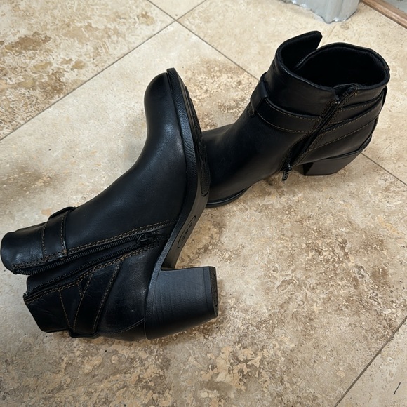 BOC ankle boots. 6 1/2 NEW. never worn. Gorgeous boots. - Picture 12 of 16